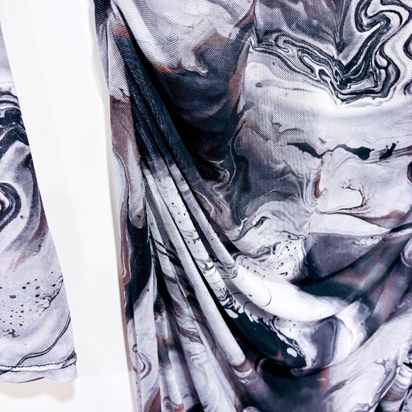 REITMANS Grey and brown marbled fitted mesh dress - Picture 9 of 11